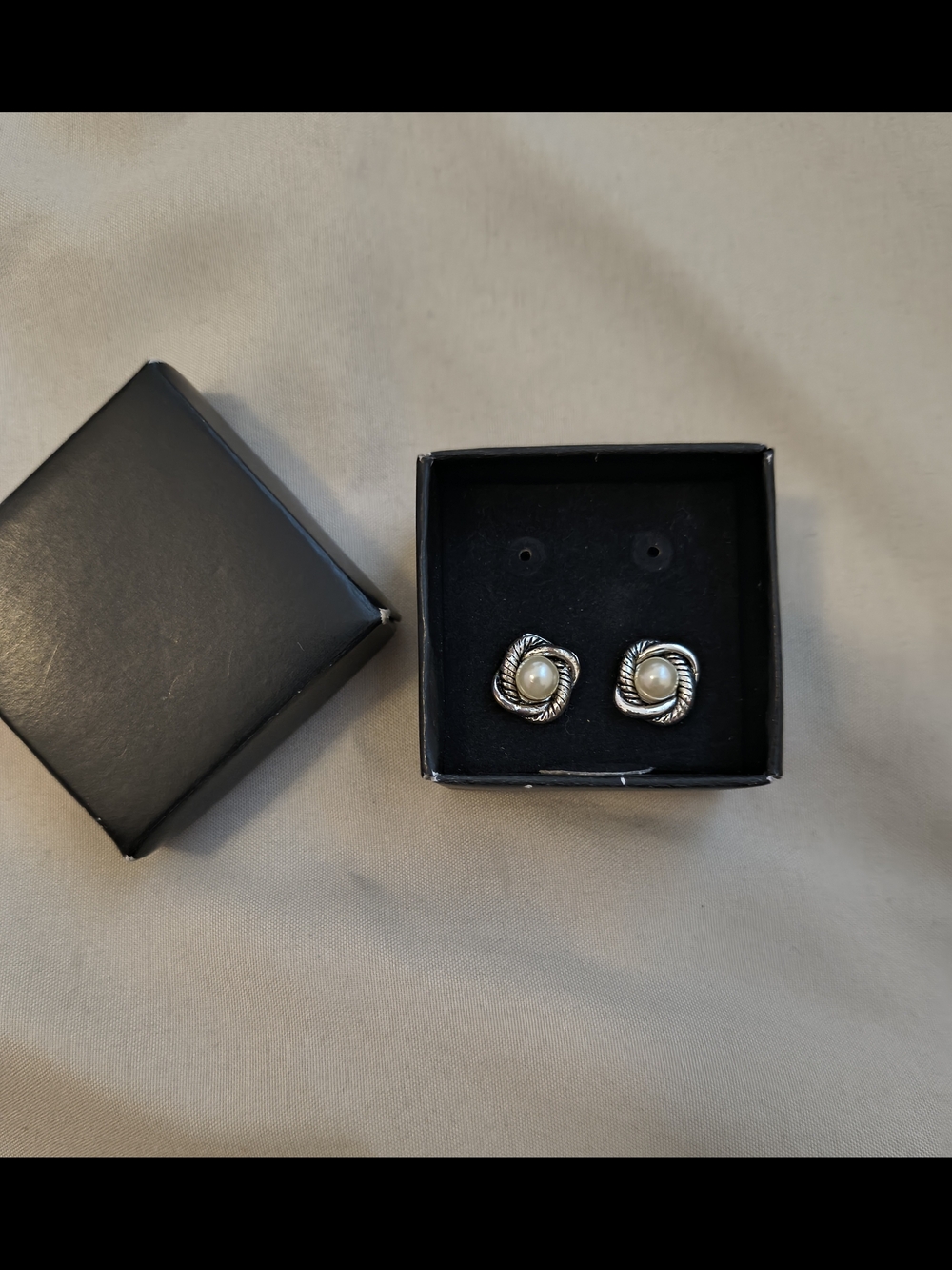 AVON PEARLESQUE Earrings